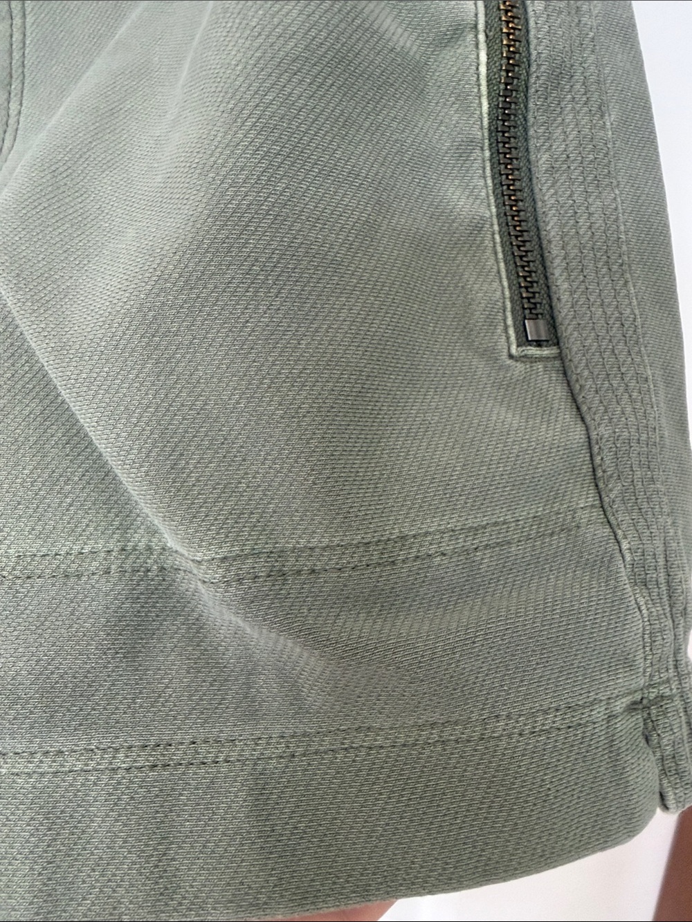 Athleta Farallon olive green Shorts, 4 - Picture 4 of 5
